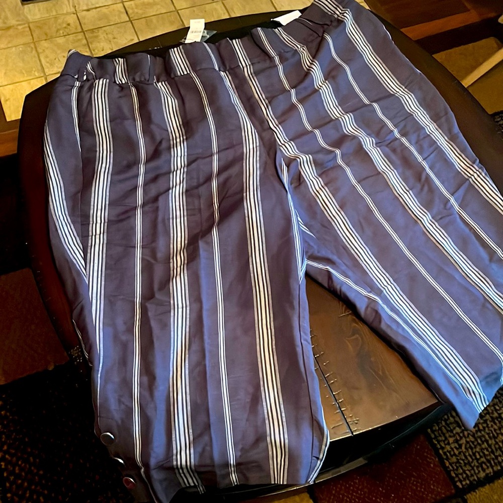 BRAND NEW , HIGH RISE, WITH POWER POCKETS COMFORTABLE PANTS